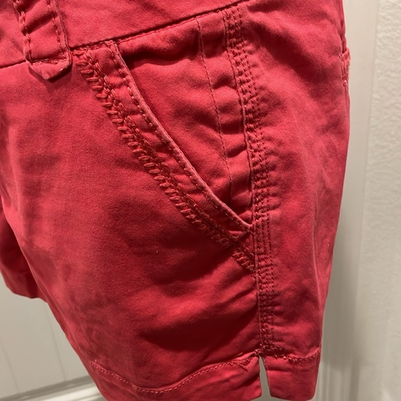 BKE Mollie Shorts in a coral pink. Great side pocket trim! 8” rise. 4” inseam. - Picture 2 of 6